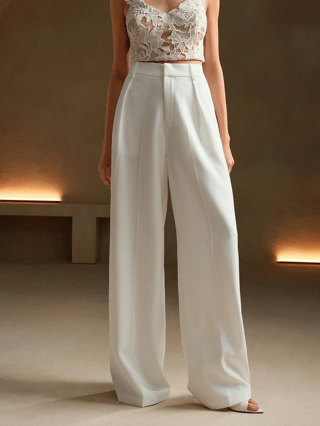 Business Casual Damenhose: weites Bein, hoher Bund, elegant und komfortabel für den Alltag.
