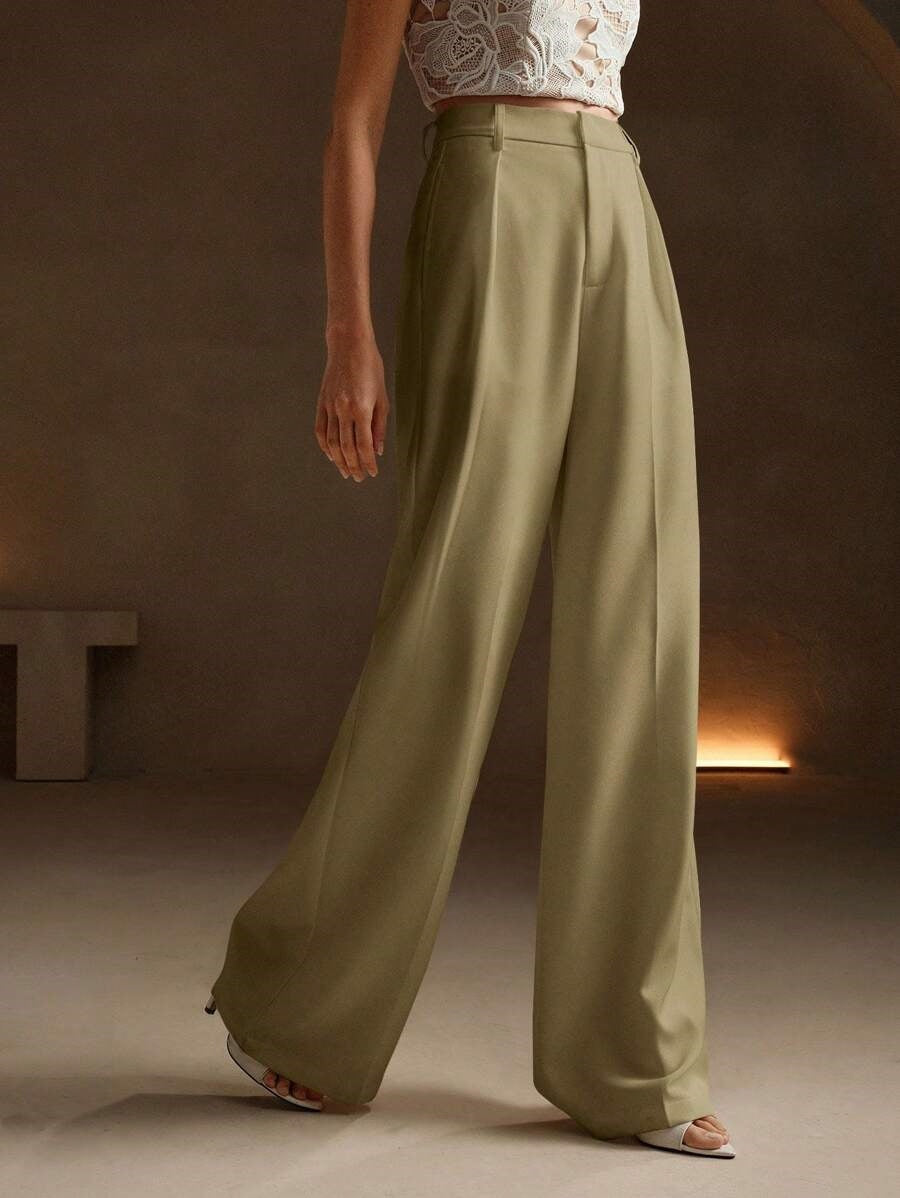 Feminine elegante Damenhose: weites Bein, hoher Bund, für einen stilvollen Auftritt.