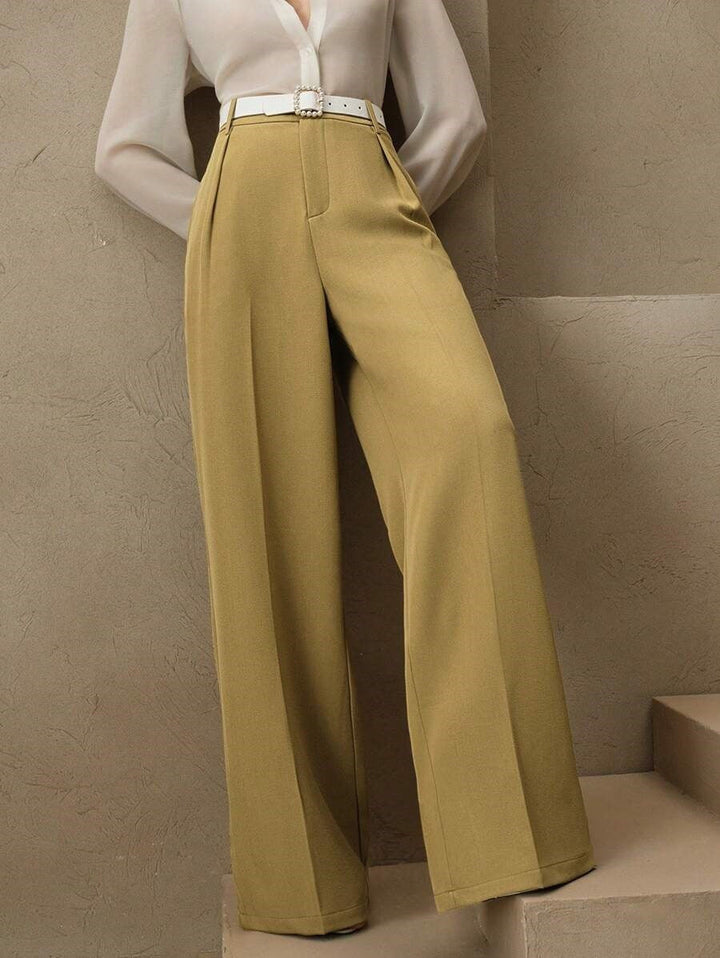 Vielseitige Damenhose mit hoher Taille und weitem Bein, ideal für ein elegantes Business-Outfit.