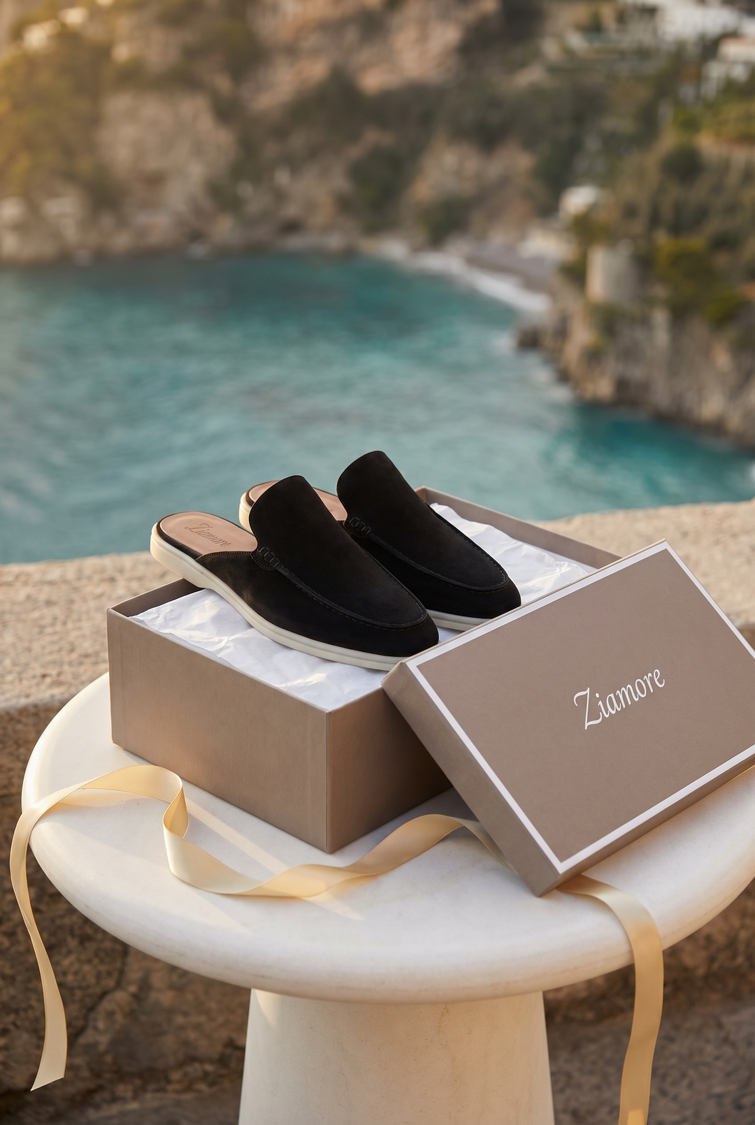 Schwarze Herren Pantoletten und Freizeitschuhe im Detail gezeigt
