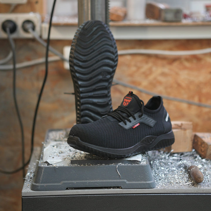 Strapazierfähige Herren Schutzschuhe, wasserabweisend & robust, perfekt für anspruchsvolle Outdoor-Bedingungen.