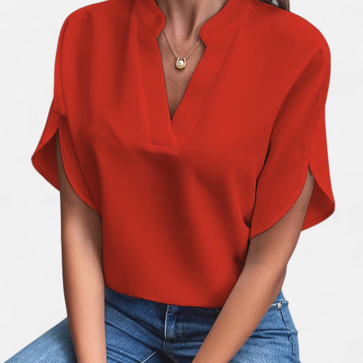 Bequeme und fließende Damenbluse Clara mit eleganten, ausgestellten Ärmeln für modernen, modischen Tragekomfort.