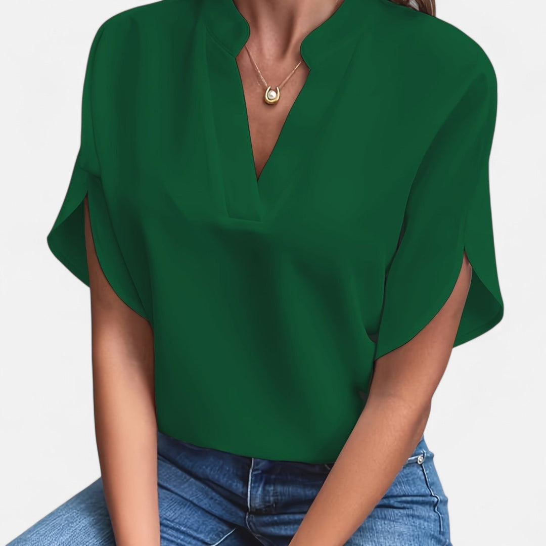 Trendige Fashion Bluse Clara für Damen, mit schicken ausgestellten Ärmeln. Ein vielseitiges Oberteil für jede Frau.
