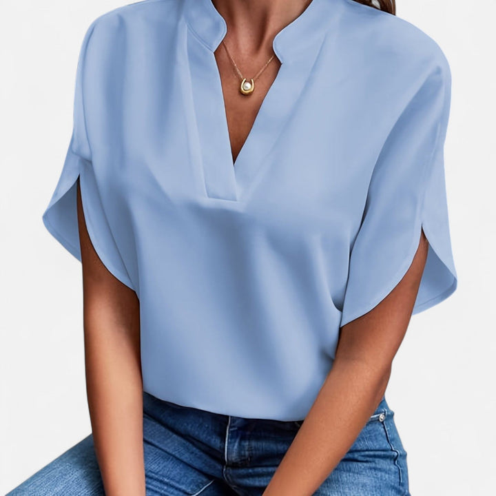 Damen Bluse Clara: Eine moderne elegante Bluse mit charakteristischen, fließenden, ausgestellten Ärmeln.