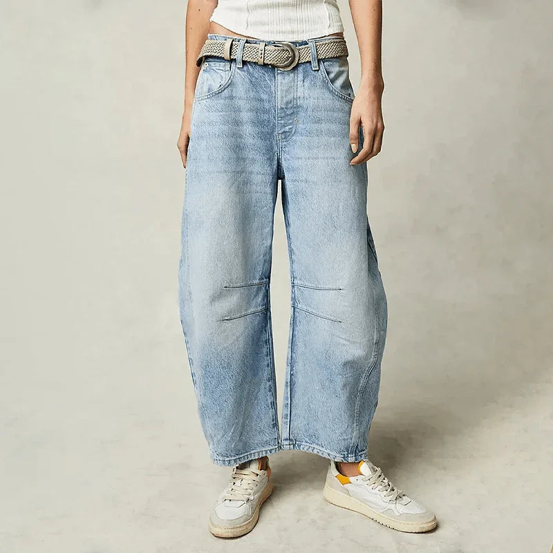 Figurschmeichelnde Damen High-Waisted Jeans mit weitem Bein, modische Damenhose für jede Figur.