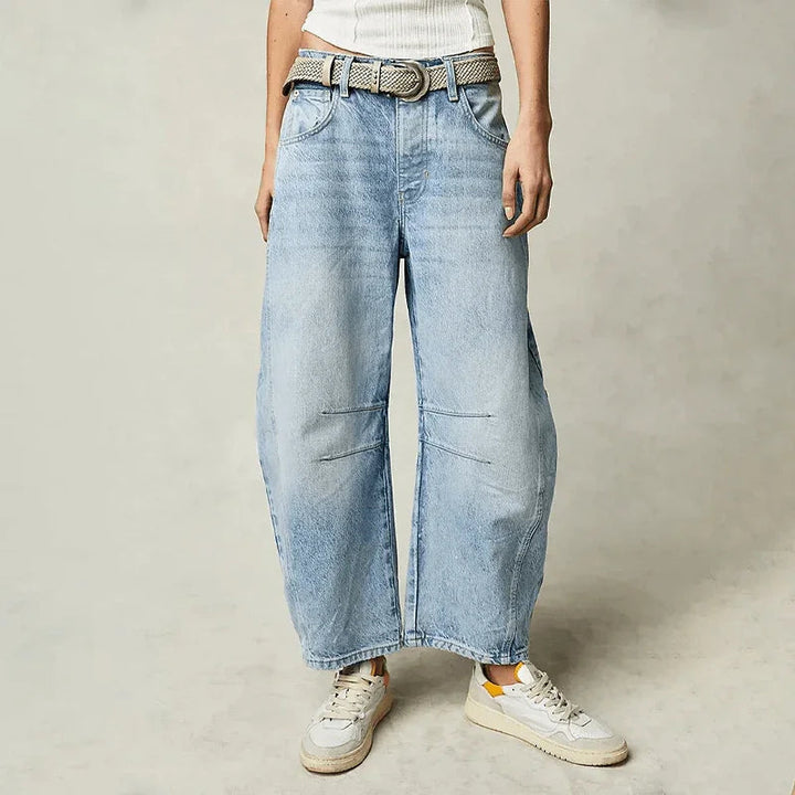 Figurschmeichelnde Damen High-Waisted Jeans mit weitem Bein, modische Damenhose für jede Figur.
