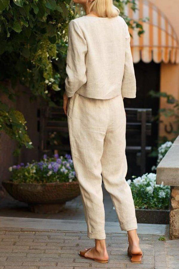 Damen Set in Beige mit Langarmshirt und Hose von hinten betrachtet