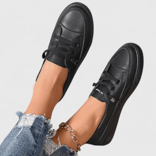 Damenhalbschuhe in Weiß, Sohlenprofil für sicheren Halt im Alltag