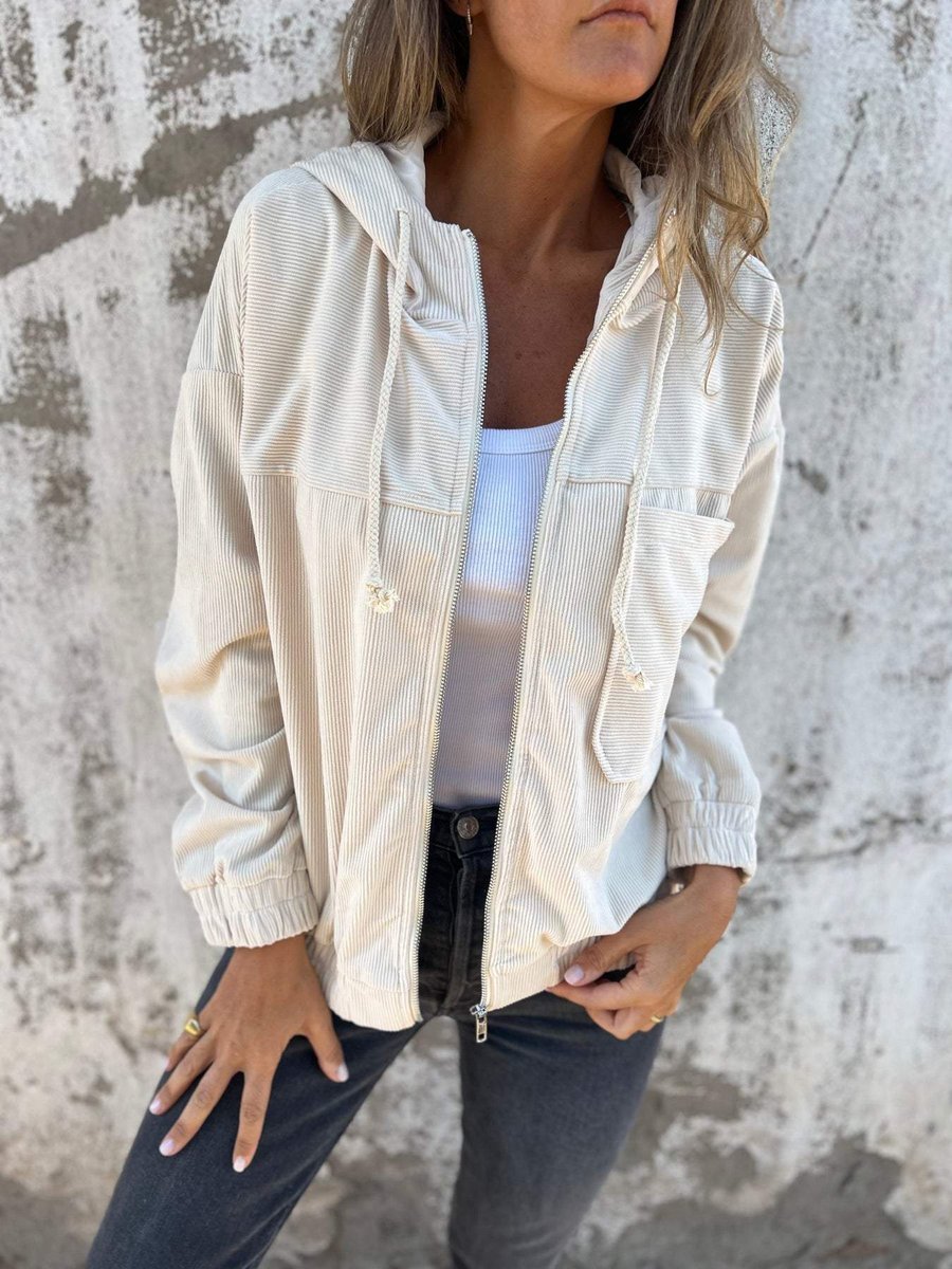 Modische Übergangsjacke für Damen in gestepptem Oversize-Design mit praktischer Kapuze