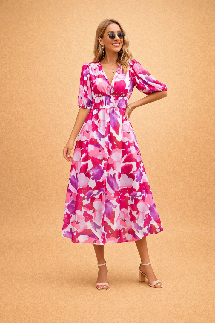 Rückansicht des eleganten Sommer Midikleids mit Vintage Blumenmuster und Puffärmeln