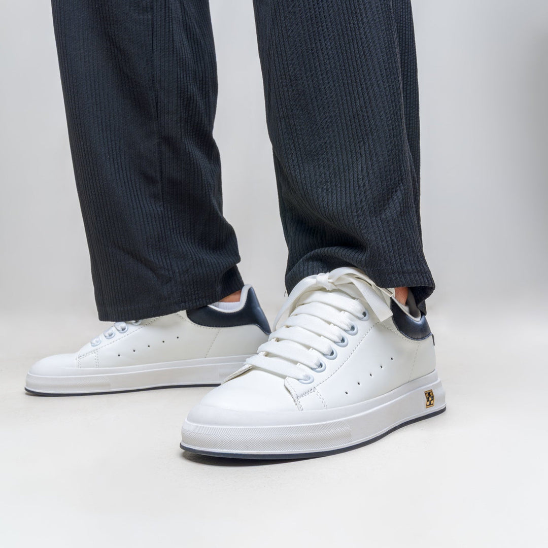Moderne Freizeitschuhe für Herren: unsichtbare Erhöhung & optimaler Tragekomfort.