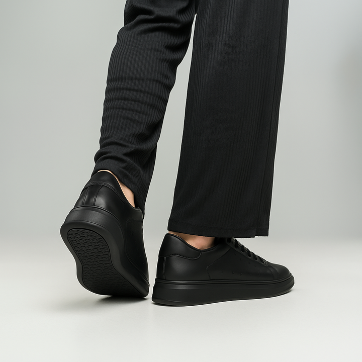 Zeitlose Freizeitschuhe für Herren, die Eleganz, Komfort und diskrete Höhenzunahme vereinen.