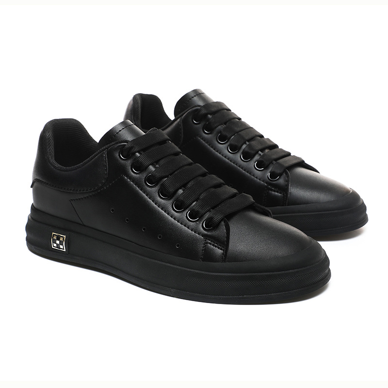 Vielseitige Herrenschuhe mit verborgener Erhöhung und ergonomischer Unterstützung für den Alltag.
