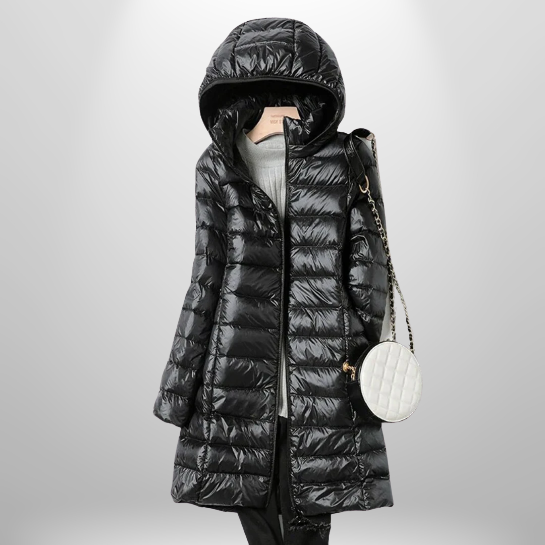 Schicke Damen Leichtjacke, ideal für Outdoor-Aktivitäten. Winddicht, modisch und praktisch.
