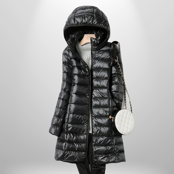 Schicke Damen Leichtjacke, ideal für Outdoor-Aktivitäten. Winddicht, modisch und praktisch.