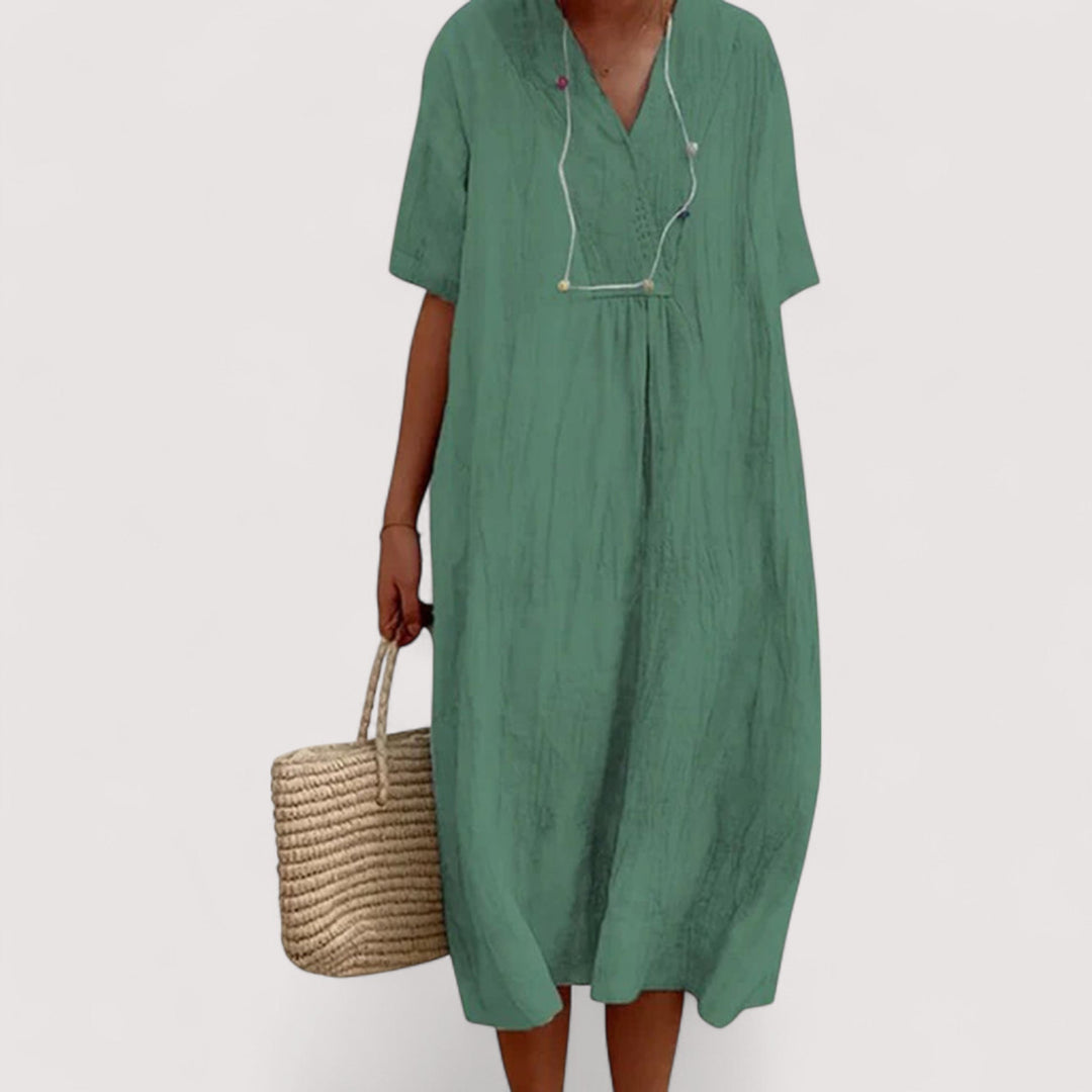 Modisches Sommerkleid mit Muster im Detail für Damenmode Fans