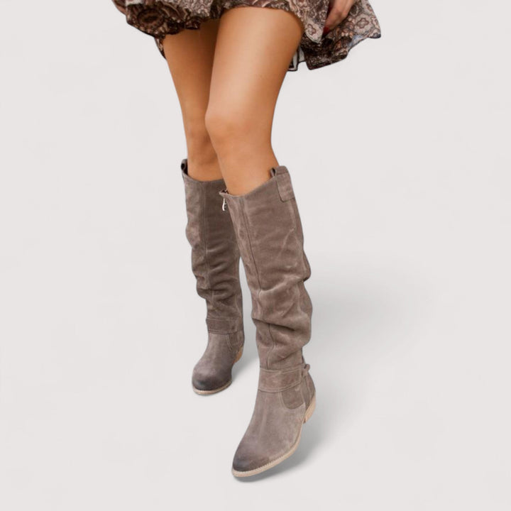 Schwarze Winterstiefel gefüttert mit modischer Steppung