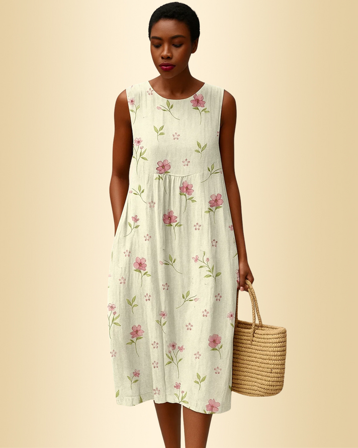 Gemustertes Damenkleid mit lockerer, fließender Passform. Bequemes, stilvolles Freizeit- und Sommerkleid für jeden Tag.