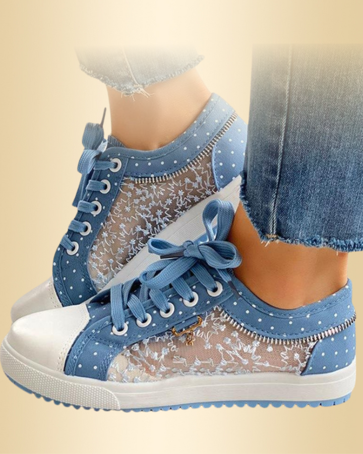 Damen Sneakers in Hellblau mit Punkten und Schnürung