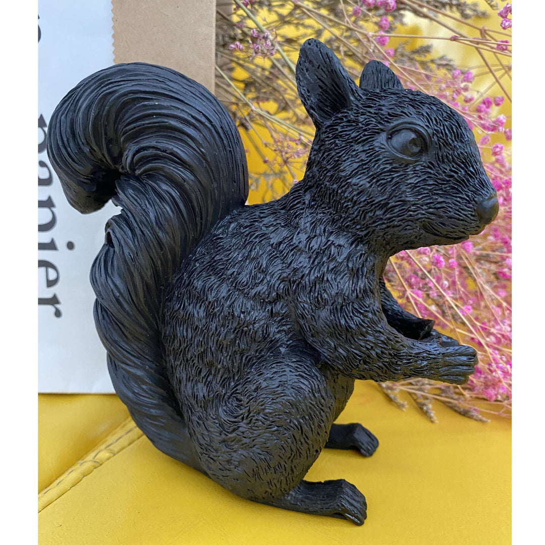 Nordische Designer Tischlampe mit Eichhörnchen-Motiv