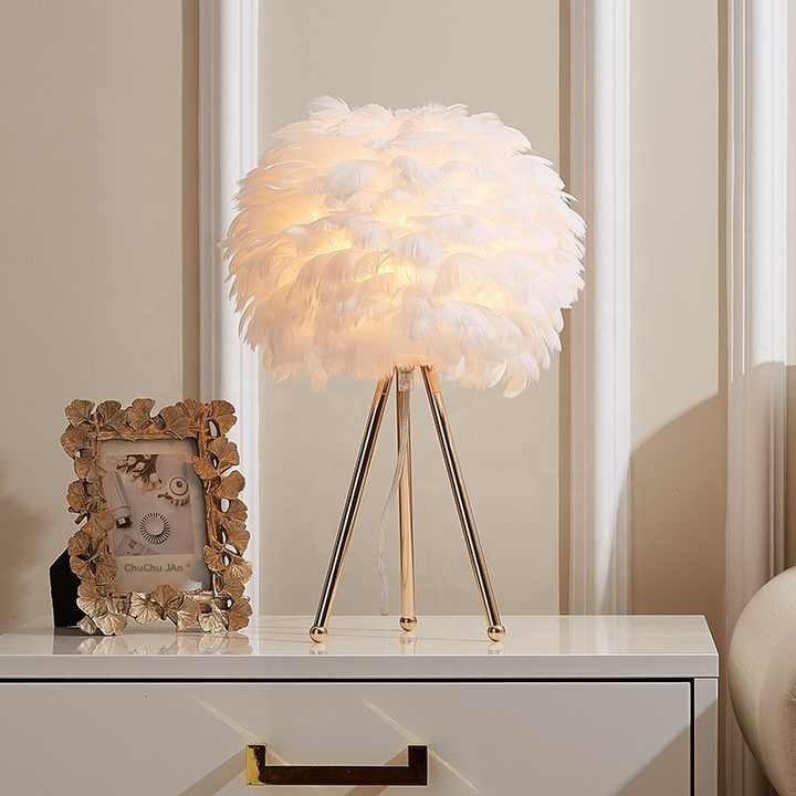Luxus Feder-Tischleuchte für Wohnzimmer & Schlafzimmer