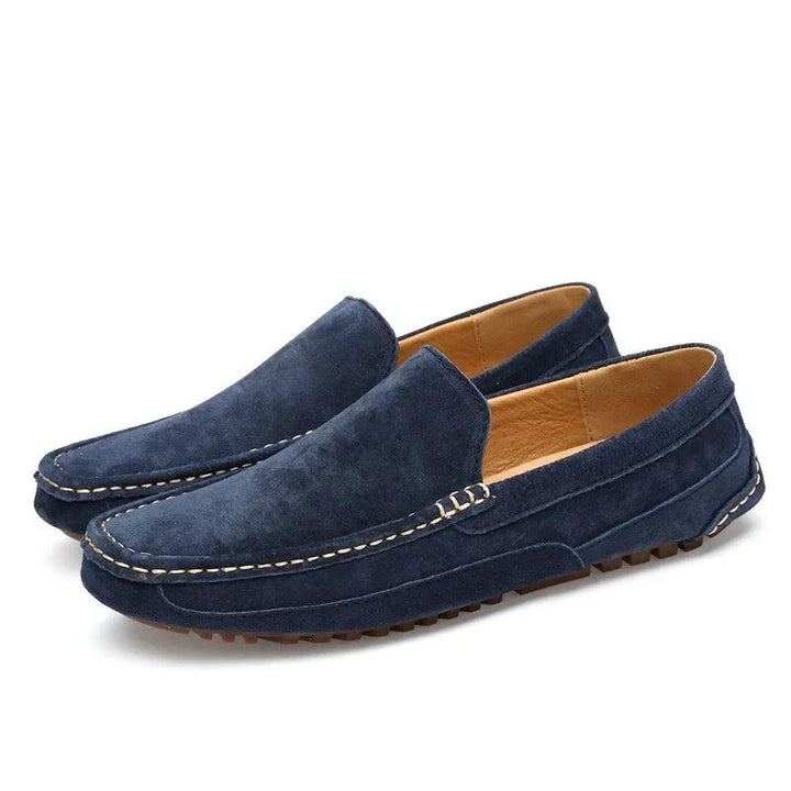 Moderne klassische Herren Mokassins aus Wildlederimitat, bequeme Slip-on Schuhe für einen stilvollen Auftritt.