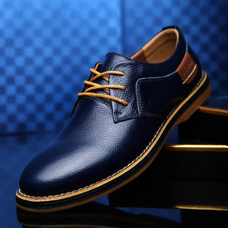 Moderne Herrenmode Schnürschuhe für formelle Anlässe im Studiofoto