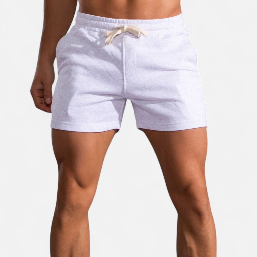 Nahaufnahme des leichten, atmungsaktiven Stoffes der Herren Sommer Shorts für optimalen Tragekomfort.