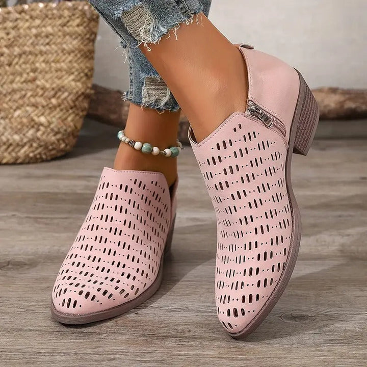 Rosa Damenstiefel mit Reißverschluss und atmungsaktivem Lochmuster getragen zu Jeans