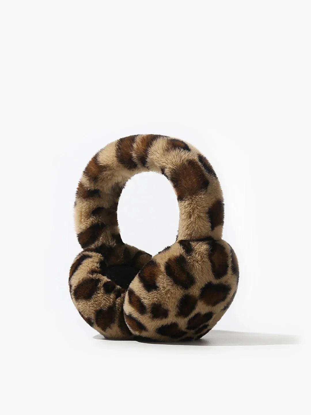 Stylische Damen Leoparden Ohrenschützer aus Plüsch halten im Winter warm. Modisches Accessoire in Beige/Braun.