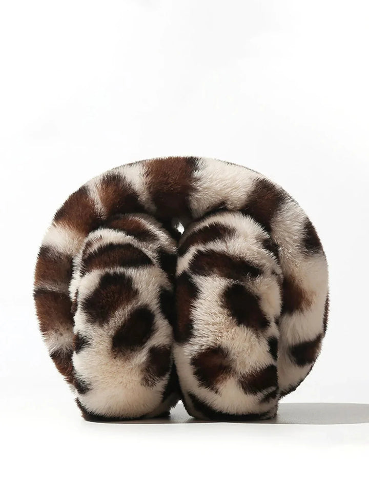 Damen Plüsch-Ohrenschützer mit auffälligem Leopardenmuster. Ideal für den Winter, bieten kuschelige Wärme.