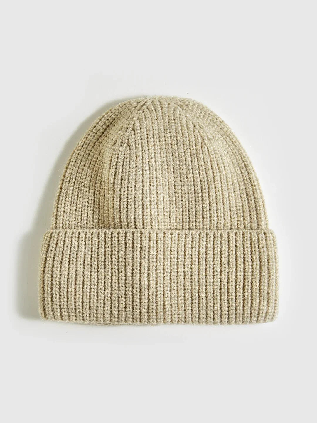 Modische Damen Wintermütze Beanie, gestrickt, perfekt als warmes Accessoire für den Winter.