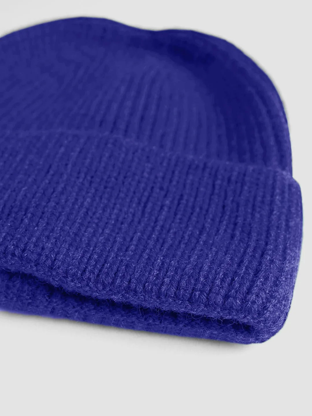 Warme Damen Beanie Strickmütze in stilvollem Design, ein unverzichtbares Accessoire für die Wintermode.