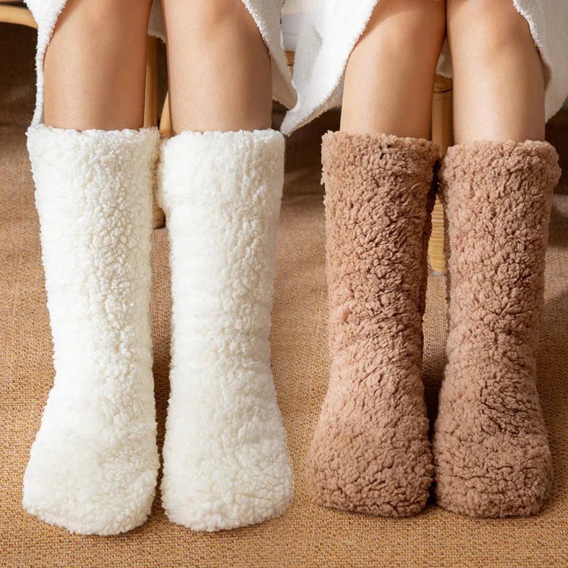 Warme Damen Socken: Komfortable Winter-Kuschelsocken aus Korallenvlies halten die Füße mollig warm.