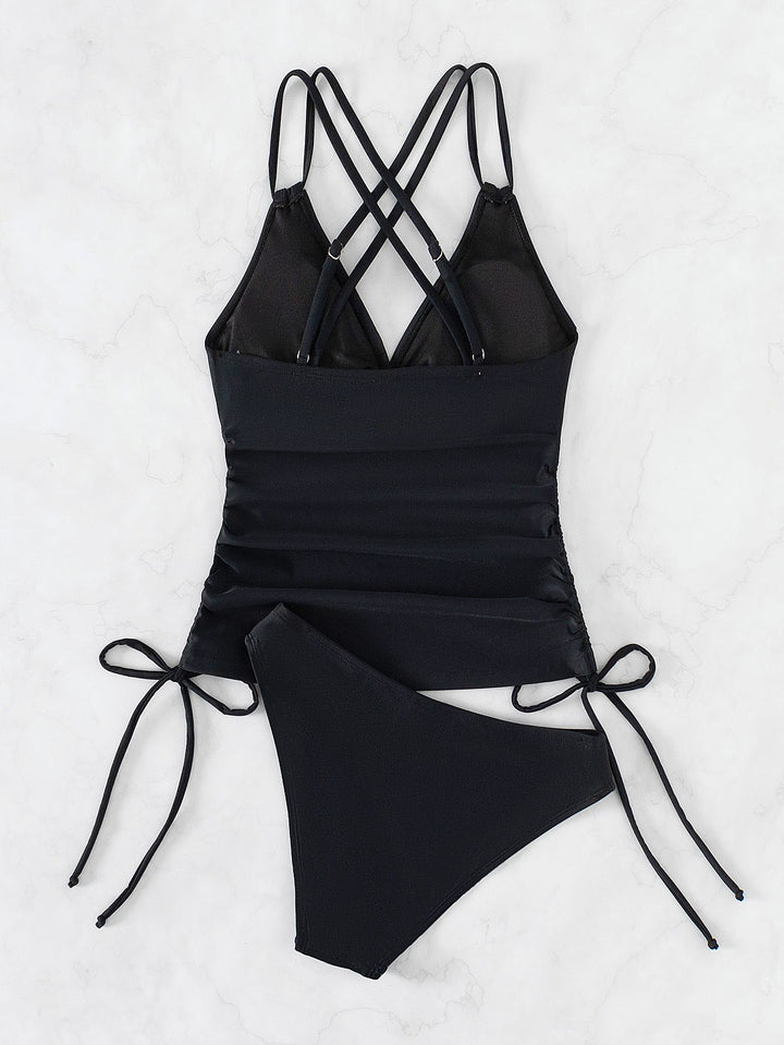 Modischer Bikini und Tankini für Damen mit Kreuzträgern für perfekten Halt