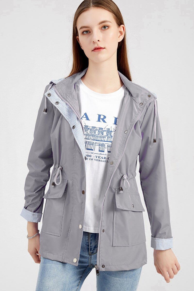 Damen Regenjacke mit Kapuze & Kordelzug, wasserdicht für Outdoor & Freizeit.