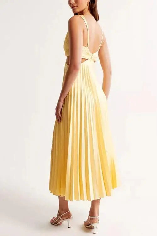 Elegantes Damen Plissee-Kleid, schwingend und festlich, perfekt als Abendkleid oder für Events.