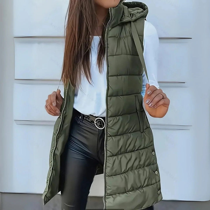 Schwarze ärmellose Pufferweste mit Kapuze für Damen, Detailansicht des Steppmaterials.