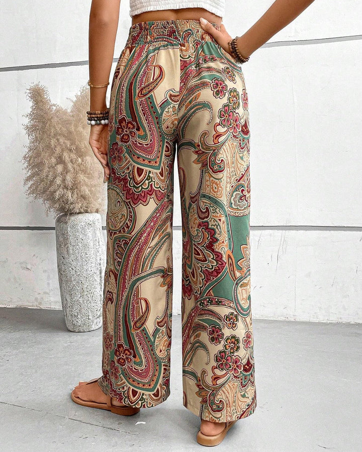 Nahaufnahme des leichten Stoffes einer weiten Damen Boho Hose