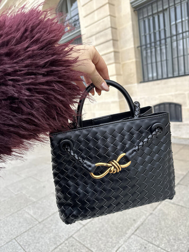Schwarze Damen Handtasche Ruby aus Leder mit eleganten Metall-Details