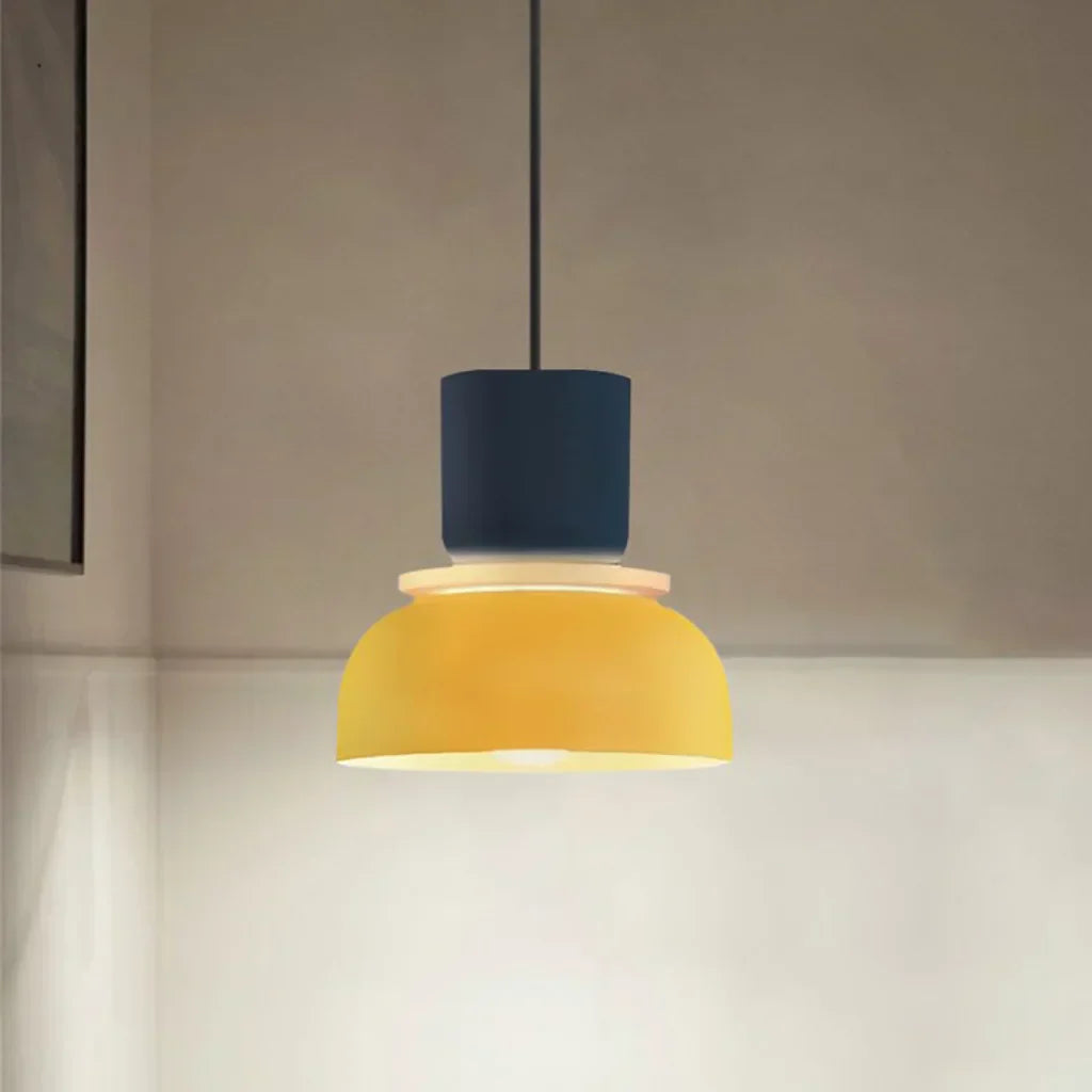 Farbblock-Pendelleuchte für moderne Innenräume
