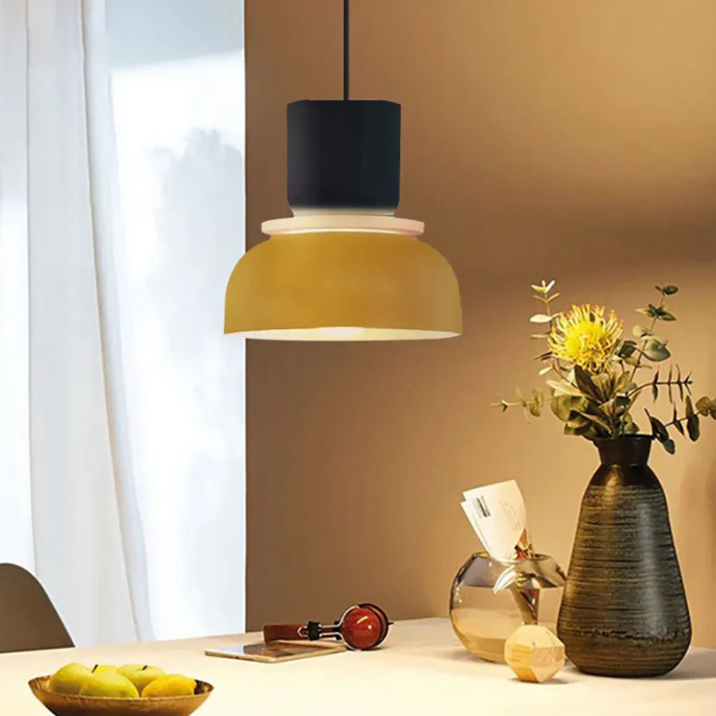 Farbblock-Pendelleuchte für moderne Innenräume