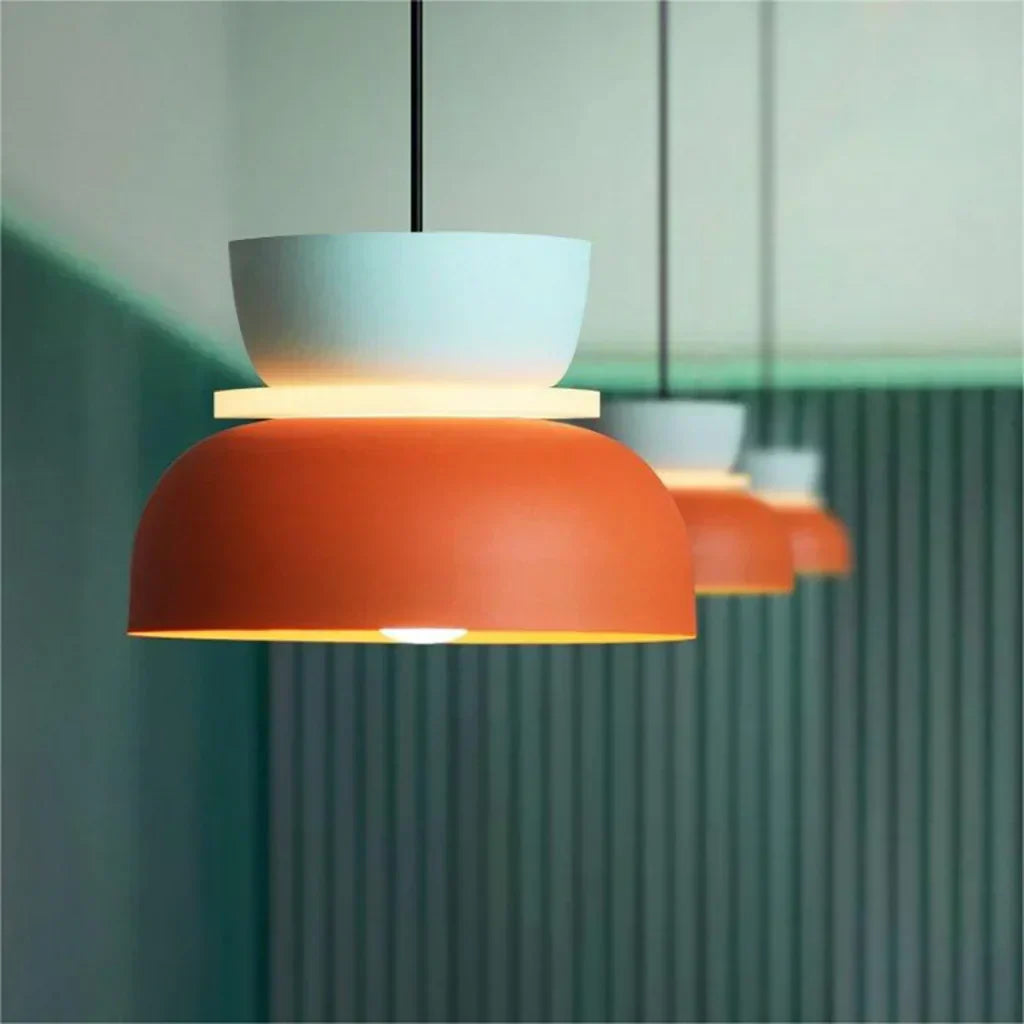 Farbblock-Pendelleuchte für moderne Innenräume