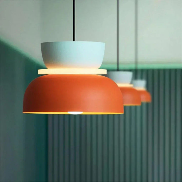 Farbblock-Pendelleuchte für moderne Innenräume