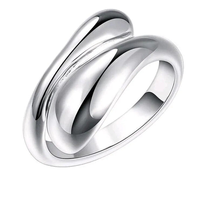 Silberner, moderner Ring aus Edelstahl, minimalistisches Design, glänzend, Schmuck für Damen.
