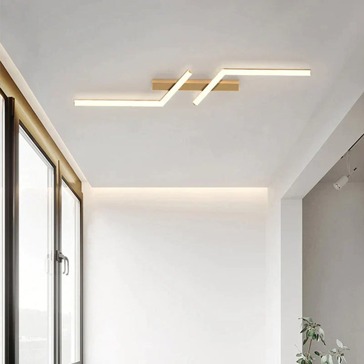 Moderne Deckenleuchte mit LED-Linie für stilvolle Räume