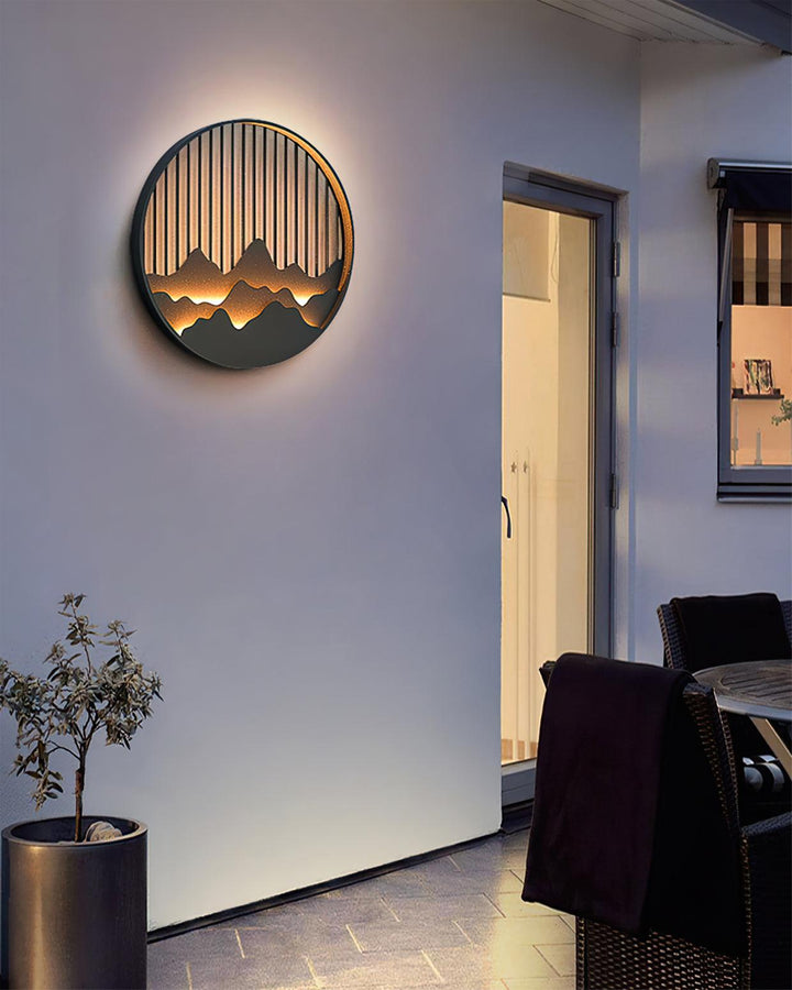 Moderne Outdoor Wandleuchte mit Bergmotiv