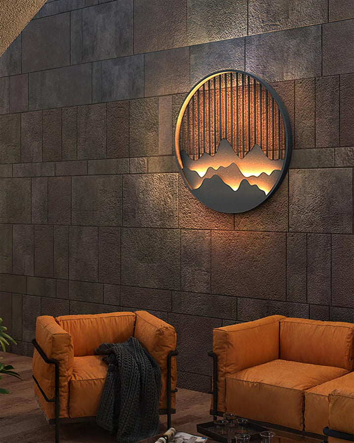 Moderne Outdoor Wandleuchte mit Bergmotiv