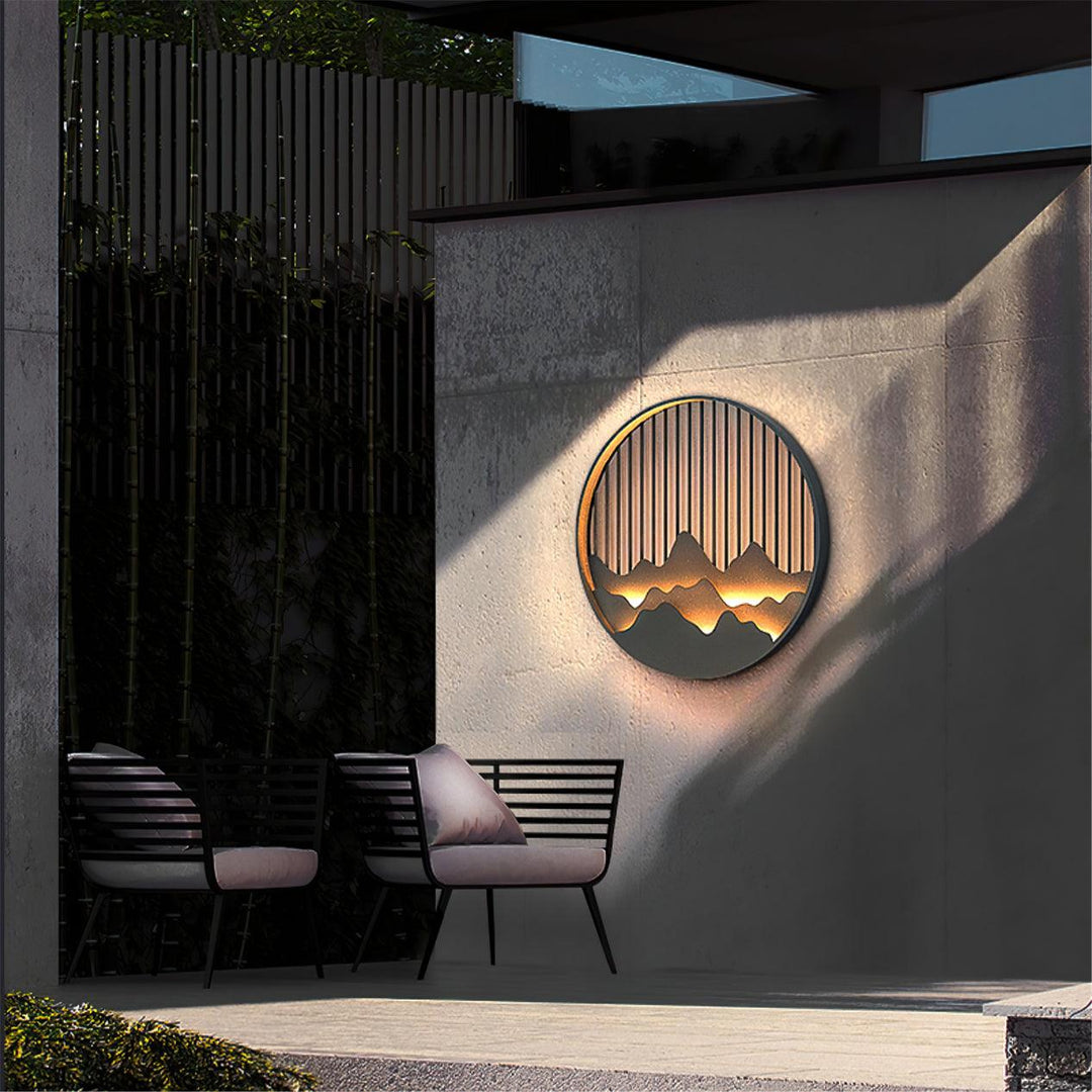 Moderne Outdoor Wandleuchte mit Bergmotiv
