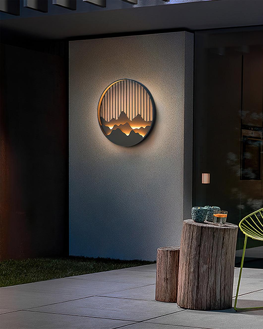 Moderne Outdoor Wandleuchte mit Bergmotiv